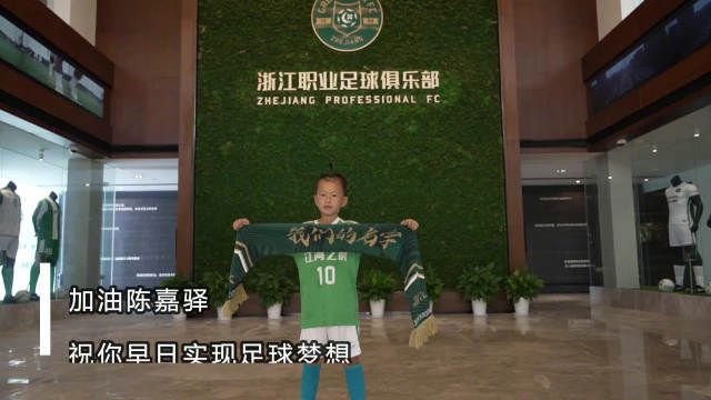 斯文顿、大魔王亮相威尼斯 赵涛以评委身份出席_海外_ 消息 首页 新闻 视频 大片 影库 CCTV6 VIP影院 搜索 电影 星闻 独家 更多 专题 图片 视频 滚动 首页 新闻 大片 影库 CCTV6 VIP影院 客户端 电影网>新闻>明星资讯 斯文顿、大魔王亮相威尼斯 赵涛以评委身份出席 时间：2025.08.28 ： 作者：迪莫 ： 共5张 当地时间8月27日，意大利威尼斯，第82届威尼斯电影节开幕式红毯，弗朗西斯·福特·科波拉、蒂尔达·斯文顿、“大魔王”凯特·布兰切特、费尔南达·托里斯等亮相，中国演员赵涛以本届评委身份出席。