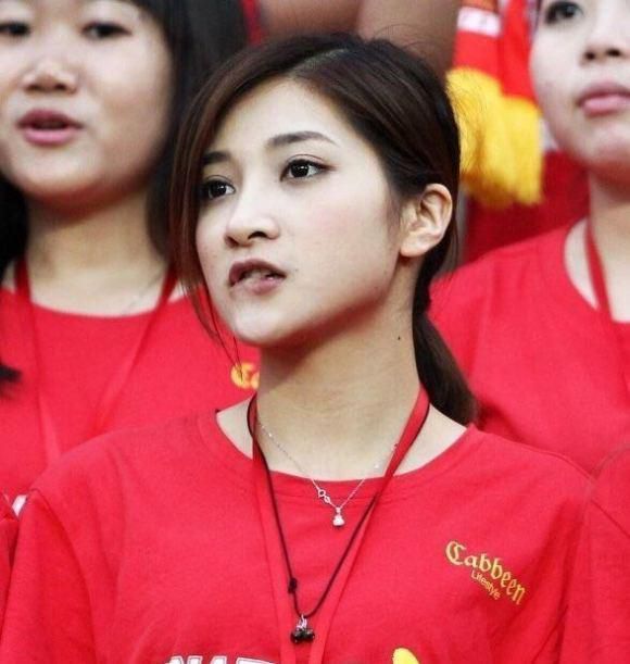 5月23日，中国香港演员向佐在相关新闻下评论：“真的不欢迎，麻烦离中国香港远一点 《幸存者》：告诉你塞拉利昂如何战胜埃博拉病毒 2020-04-14 近日，一部关于抗击2014年埃博拉疫情的纪录电影《幸存者》登陆爱奇艺，向世人展示了被称为“全世界卫生系统最薄弱国家”的塞拉利昂的人民如何抗击这次史上罕见的埃博拉疫情的非凡故事。